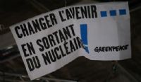 Greenpeace s'invite à l’investiture de François Hollande. Publié le 17/11/11